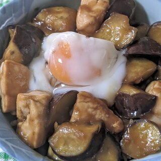 ささみとなすの味噌たま丼